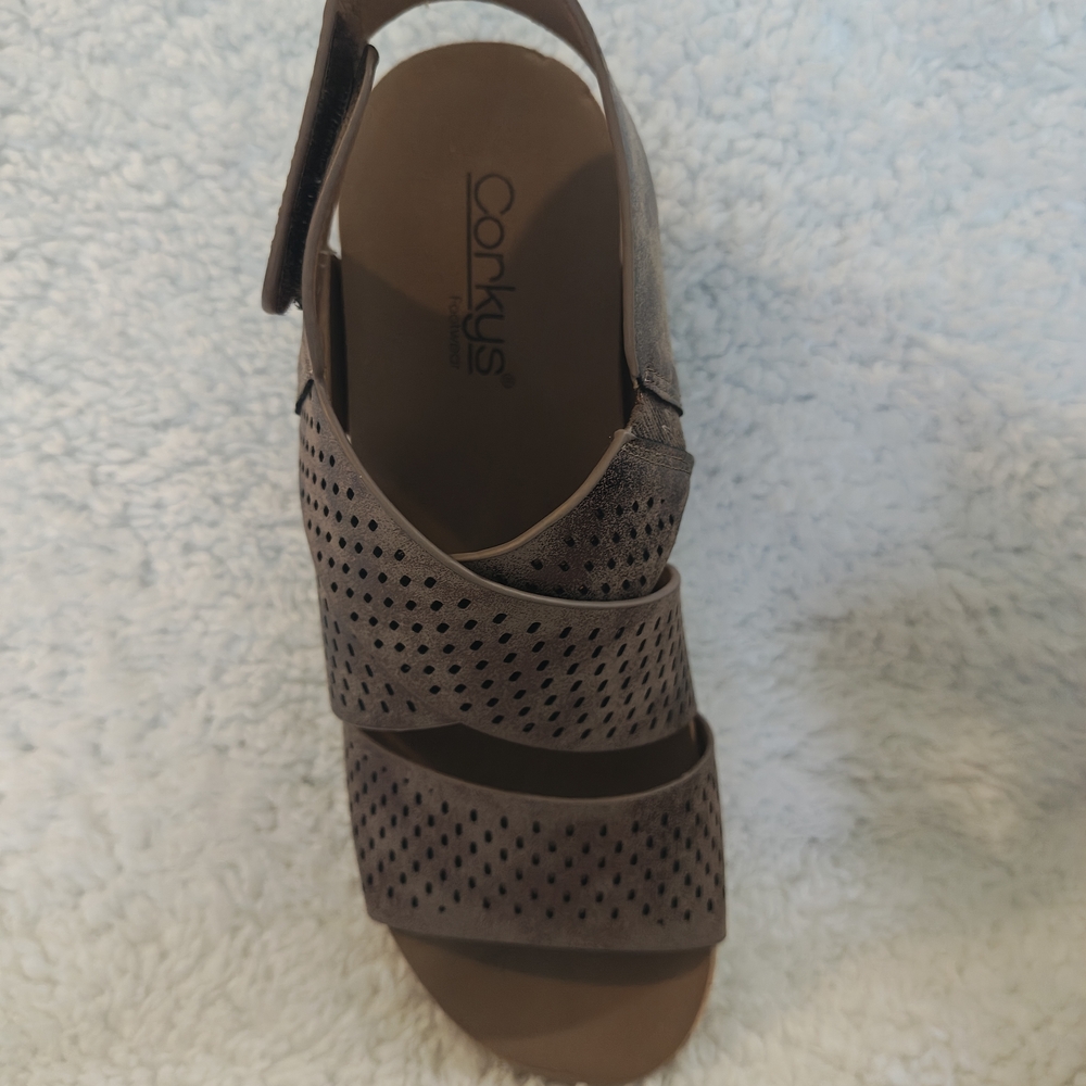 CorkysBoutique Bronze Perforated Stud Wedge Sandal Size 8. Excellent Condition - Picture 2 of 9